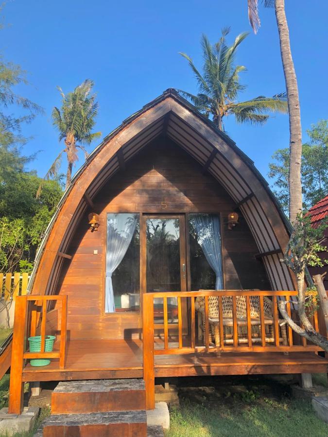 Blue Moon Meno Hotel Gili Meno Bagian luar foto
