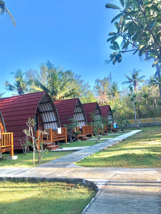 Blue Moon Meno Hotel Gili Meno Bagian luar foto