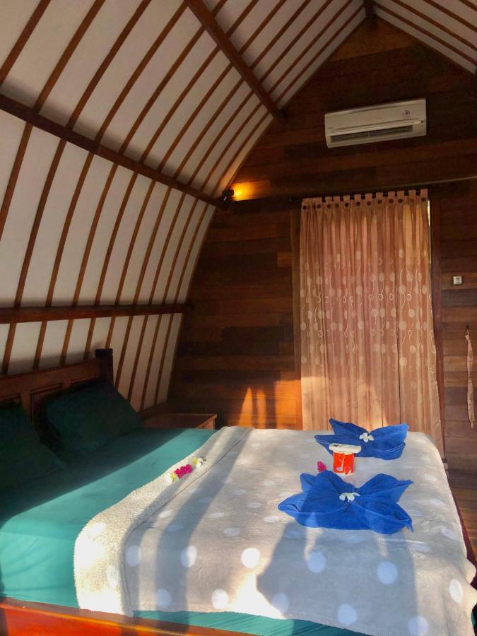 Blue Moon Meno Hotel Gili Meno Bagian luar foto