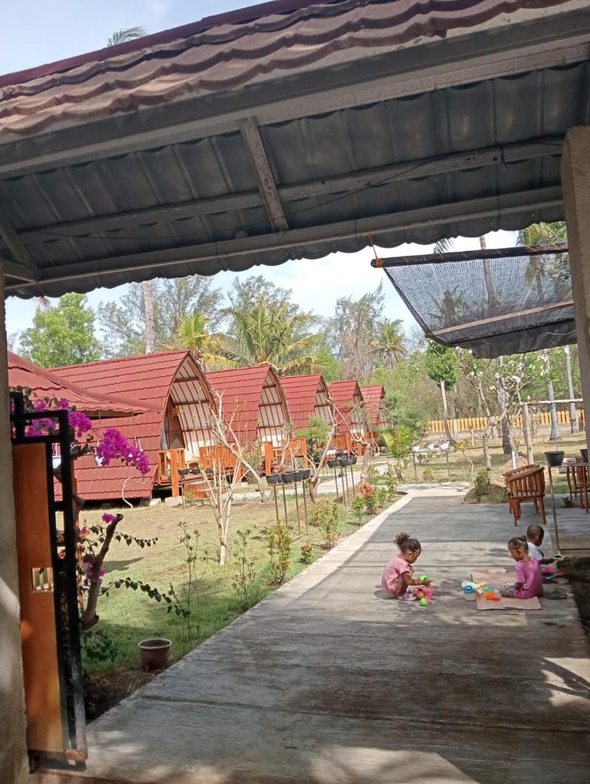 Blue Moon Meno Hotel Gili Meno Bagian luar foto