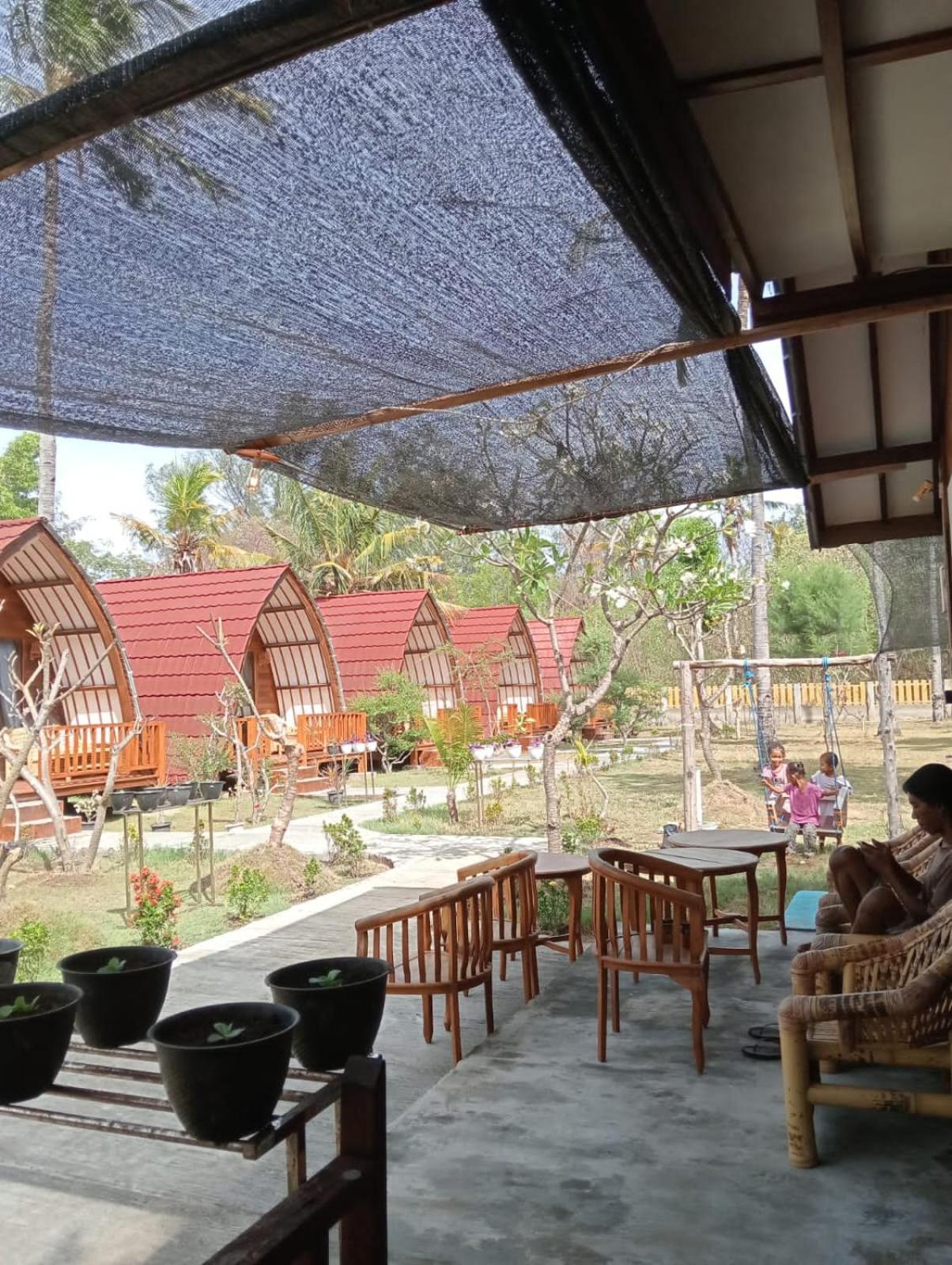 Blue Moon Meno Hotel Gili Meno Bagian luar foto
