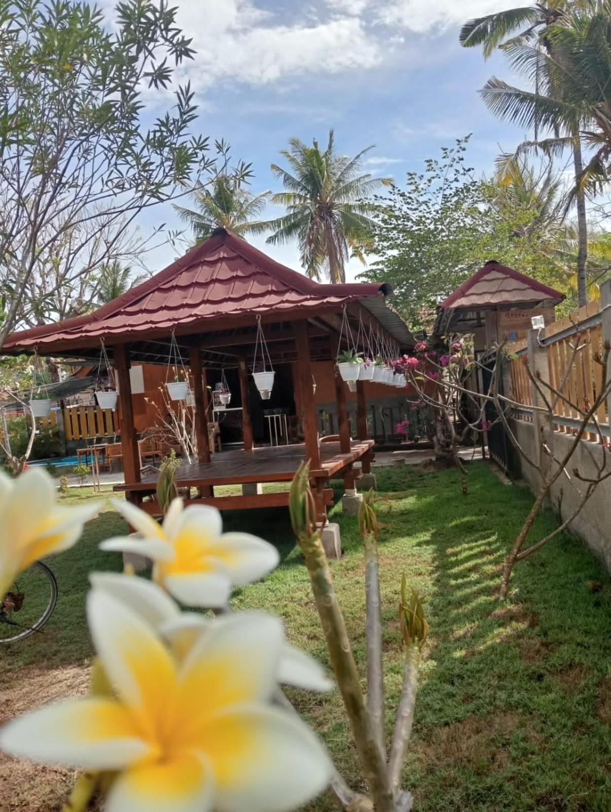 Blue Moon Meno Hotel Gili Meno Bagian luar foto