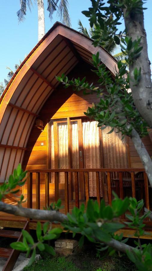 Blue Moon Meno Hotel Gili Meno Bagian luar foto
