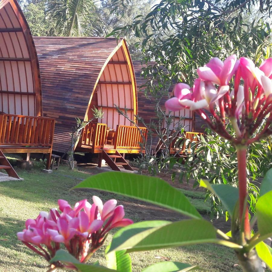 Blue Moon Meno Hotel Gili Meno Bagian luar foto